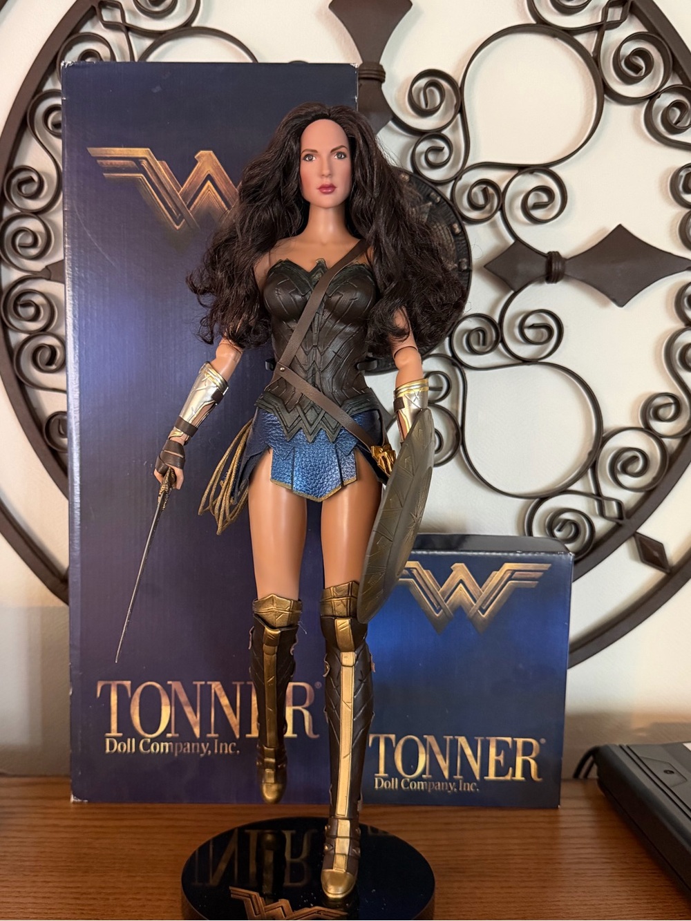 Tonner Wonder Woman Collectible Action Vinyl Doll Gal Gadot Limited Edition